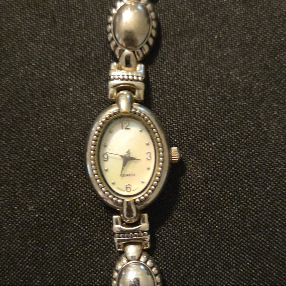 Women's Oval Quartz Wristwatch Silver Stainless Steel Bracelet Analog